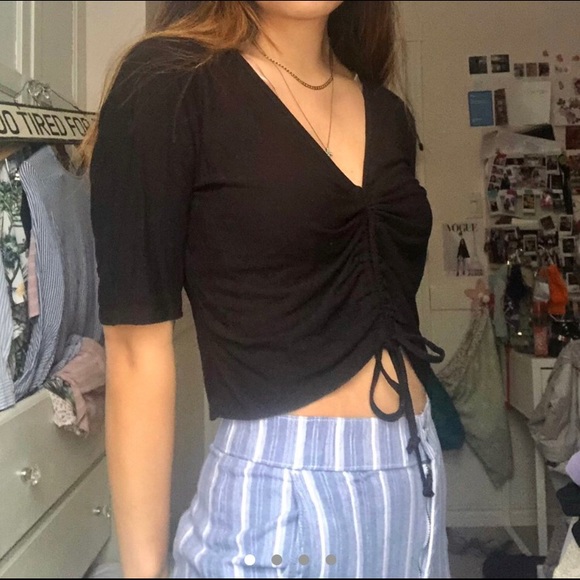 black drawstring ruched quarter sleeve crop top - Picture 1 of 4